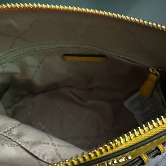 Michael kors crossbdy - Picture 5 of 5